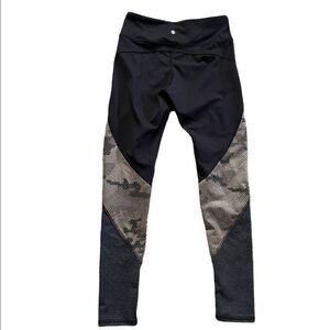 JALA Leggings - Black with Tan and Gray Snake Print Pattern - Size Small